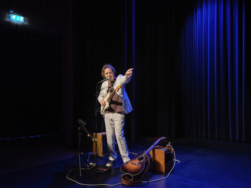 Andre Manuel – Scènefoto 6 – fotocredits Roger Cremers